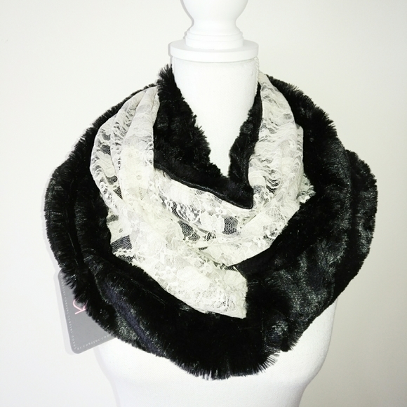 code❤️ Accessories - Lace & Plush Faux Fur Double Sided Infinity Scarf